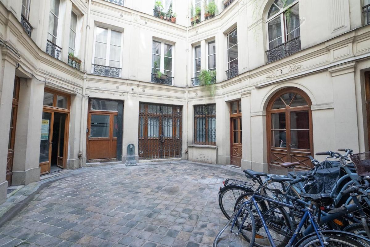 2 Etages - Metro 9 Grands Boulevards - Folies Bergeres Appartement